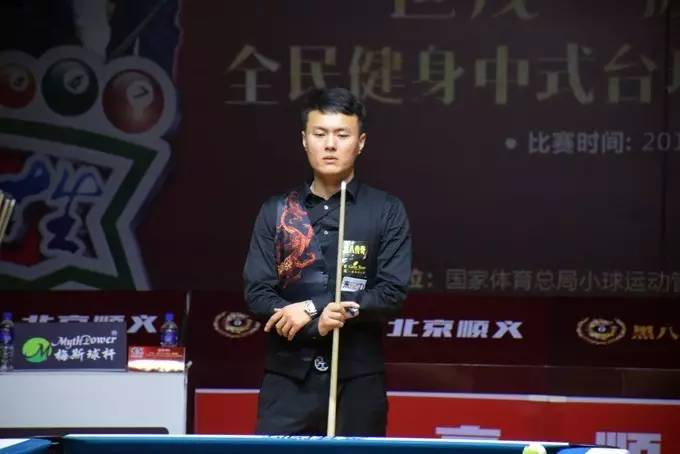 超立足的球 超立足的球